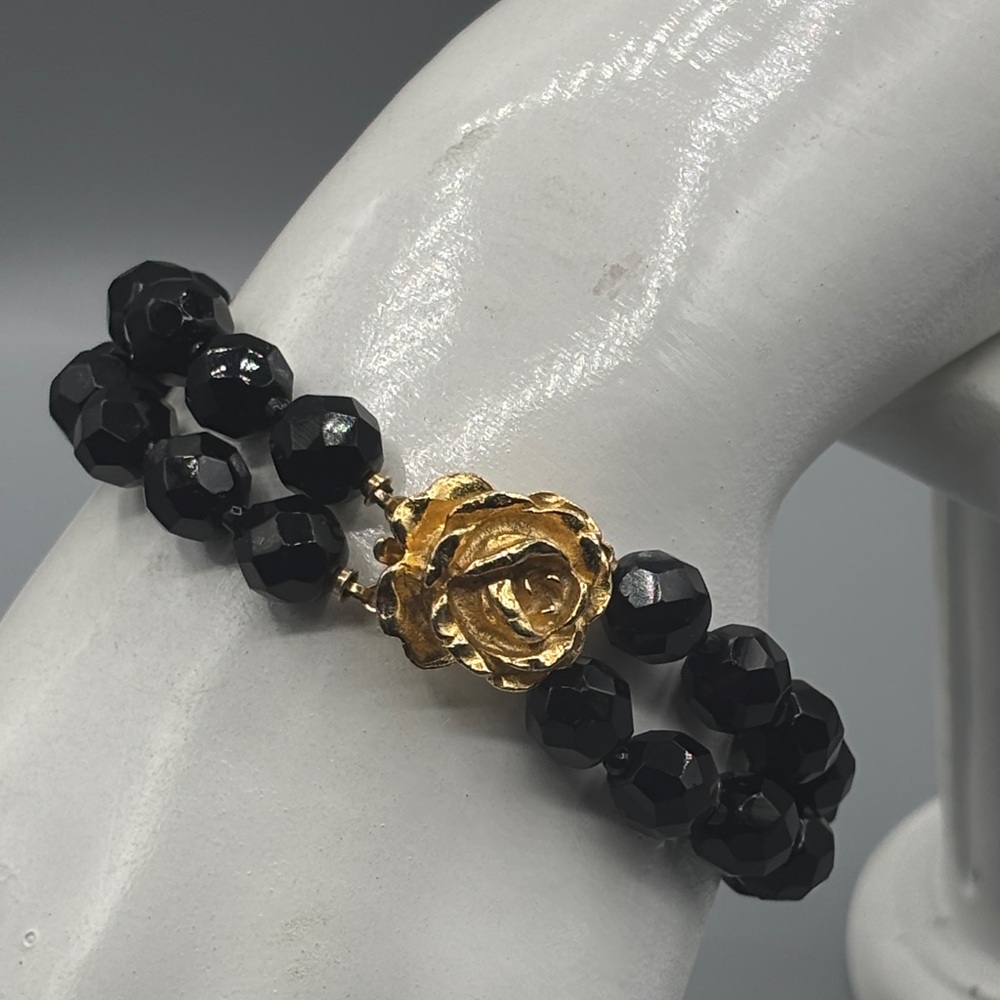 Vintage Black Glass Beaded Bracelet with Gold Rose Clasp JP396